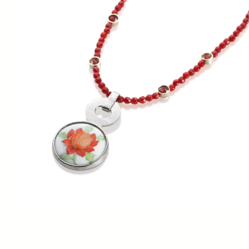 Halskette/Anhänger aus Silber, Handemaltem Porzellan und Kette aus Karneol